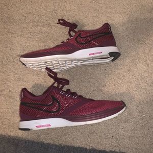 Crimson Nike Tennis Shows